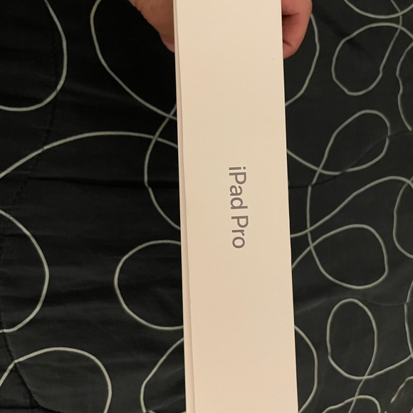 Ipad pro 11 inch box - Picture 2 of 3